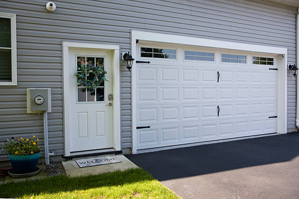 24/7 Emergency Garage Door Panel Replacement experts in Warden, WA